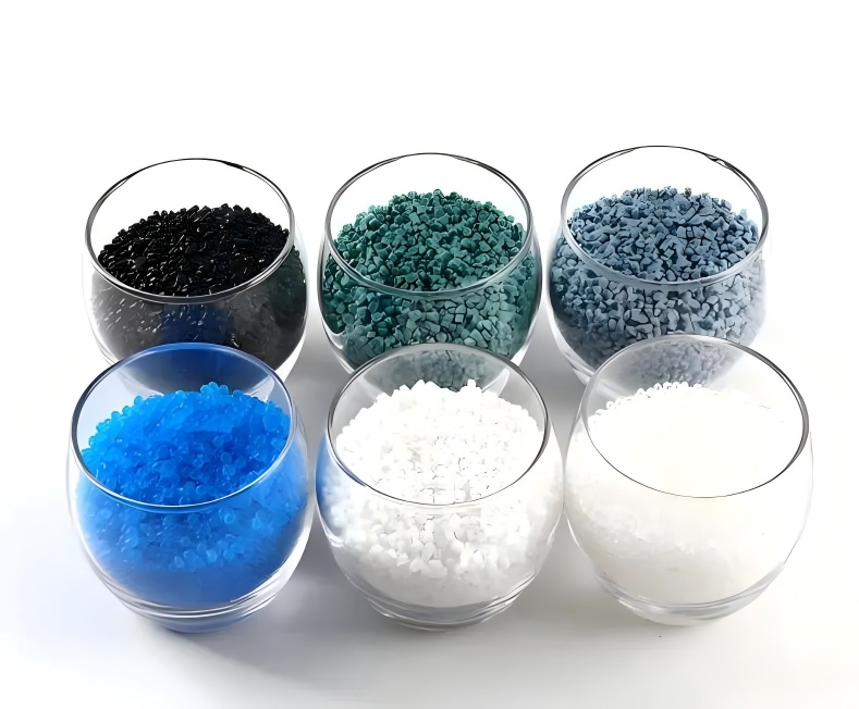 Дали производите од TPE материјал со висока цврстина полесно избелуваат? Дали цврстината на материјалот е поврзана со белењето?